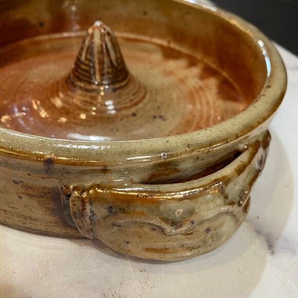 Handmade pottery juicer or apple baker w handles 9” across - Picture 5 of 7